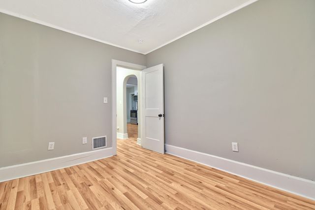 345 E Goulson Avenue, Hazel Park, MI 48030