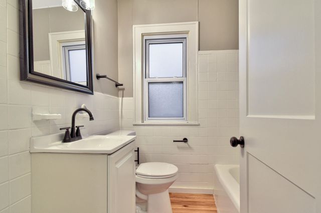 345 E Goulson Avenue, Hazel Park, MI 48030