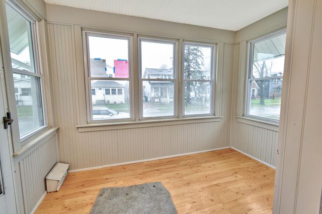 345 E Goulson Avenue, Hazel Park, MI 48030