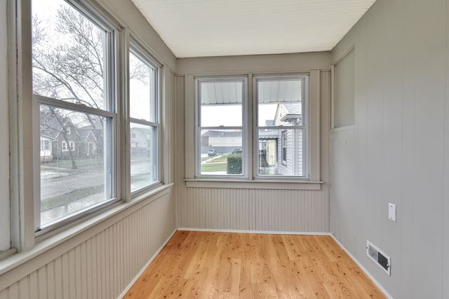 345 E Goulson Avenue, Hazel Park, MI 48030