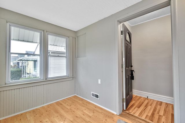 345 E Goulson Avenue, Hazel Park, MI 48030