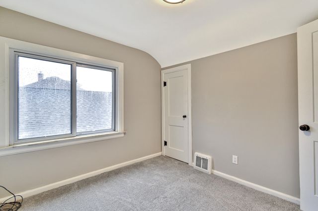 345 E Goulson Avenue, Hazel Park, MI 48030