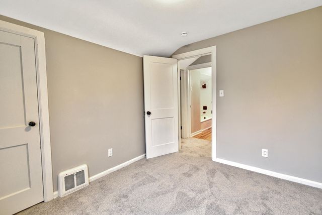 345 E Goulson Avenue, Hazel Park, MI 48030