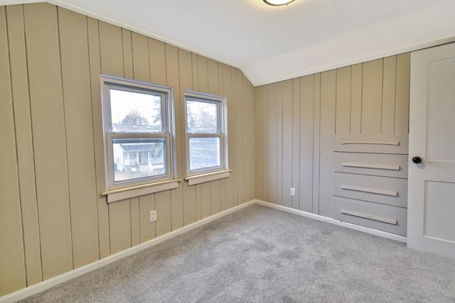 345 E Goulson Avenue, Hazel Park, MI 48030