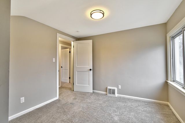 345 E Goulson Avenue, Hazel Park, MI 48030