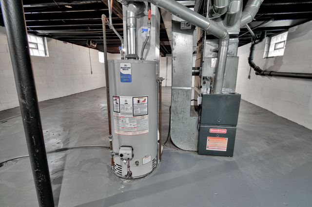 345 E Goulson Avenue, Hazel Park, MI 48030