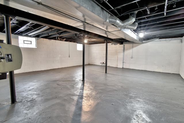 345 E Goulson Avenue, Hazel Park, MI 48030