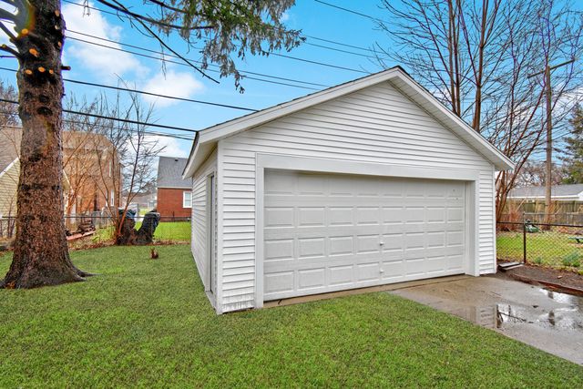 345 E Goulson Avenue, Hazel Park, MI 48030