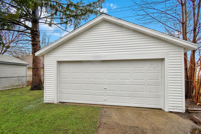 345 E Goulson Avenue, Hazel Park, MI 48030