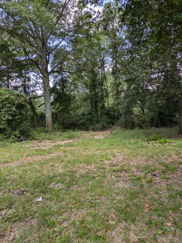 84 Oatis Camp Lane, Columbia, MS 39429