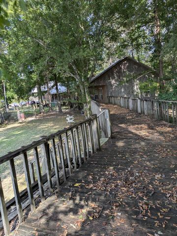 84 Oatis Camp Lane, Columbia, MS 39429