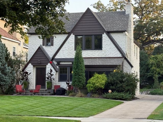 211 W Minnehaha Parkway, Minneapolis, MN 55419