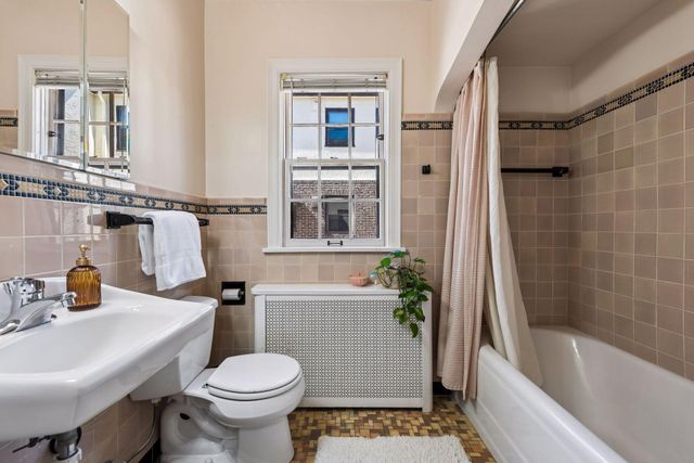 211 W Minnehaha Parkway, Minneapolis, MN 55419