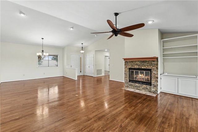 523 N Flagship Drive, Salem, SC 29676
