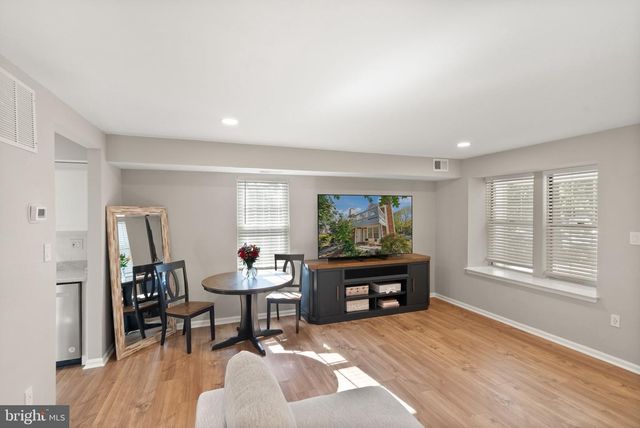 2592-G S ARLINGTON MILL DR #7, Arlington, VA 22206