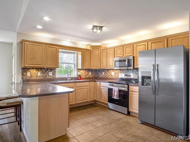 216 WOODLAND Drive, Edwardsville, IL 62025