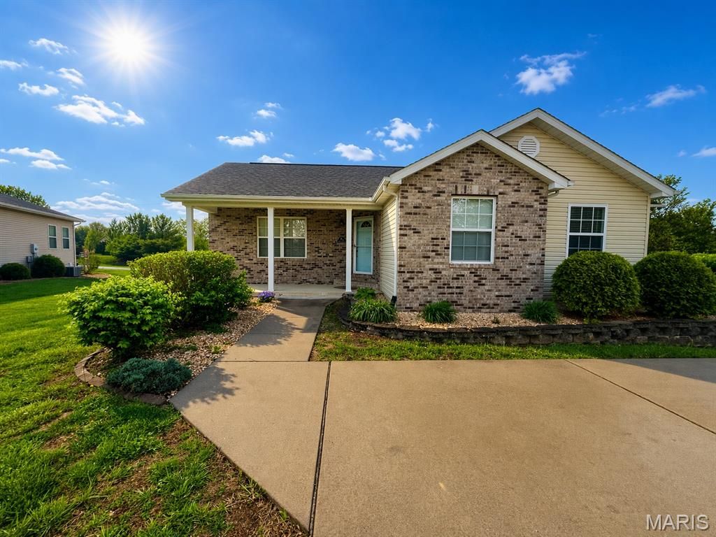 216 WOODLAND Drive, Edwardsville, IL 62025