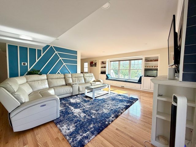 19 Littleton Rd 309, Westford, MA 01886