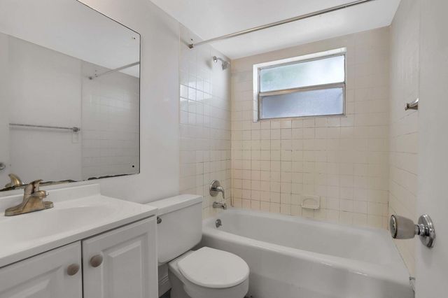 105 SW 5th Avenue C, Boynton Beach, FL 33435