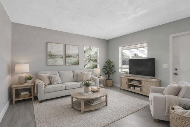 105 SW 5th Avenue C, Boynton Beach, FL 33435