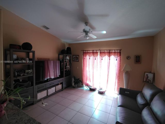 7736 NW 197 LN, Hialeah, FL 33015