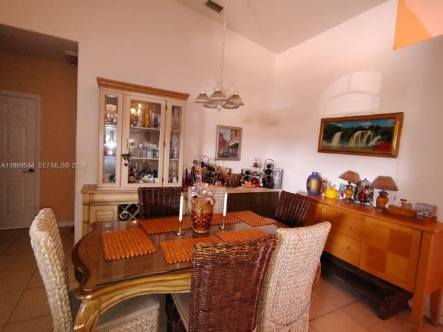 7736 NW 197 LN, Hialeah, FL 33015