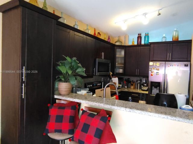 7736 NW 197 LN, Hialeah, FL 33015