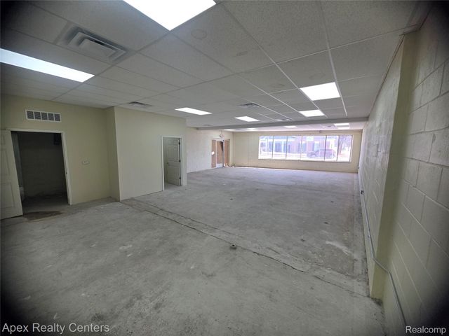 2262 S Wayne Rd Road, Westland, MI 48186