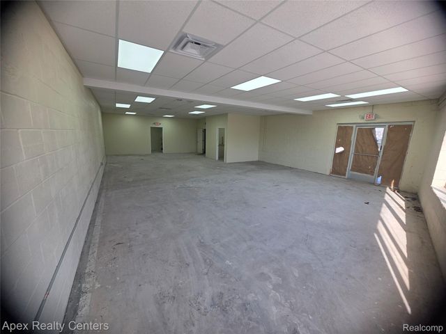 2262 S Wayne Rd Road, Westland, MI 48186