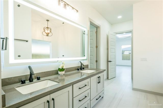 303 N 30th Street, Hidalgo, TX 78557