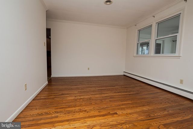 19 WHITEKIRK DR, Wilmington, DE 19808