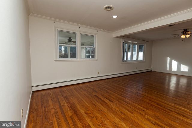 19 WHITEKIRK DR, Wilmington, DE 19808