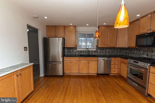 19 WHITEKIRK DR, Wilmington, DE 19808