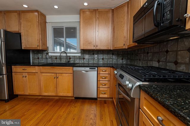 19 WHITEKIRK DR, Wilmington, DE 19808