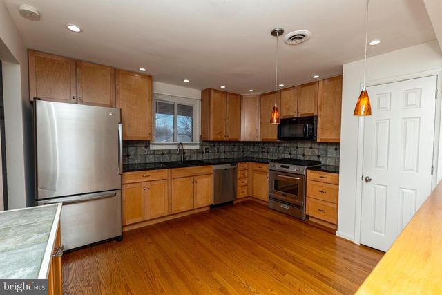 19 WHITEKIRK DR, Wilmington, DE 19808