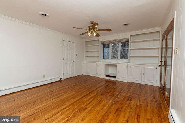 19 WHITEKIRK DR, Wilmington, DE 19808