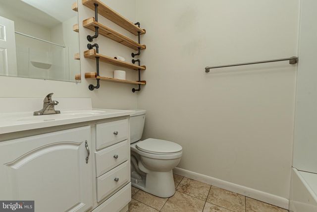 19 WHITEKIRK DR, Wilmington, DE 19808