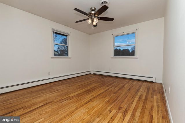 19 WHITEKIRK DR, Wilmington, DE 19808