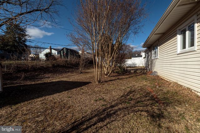 19 WHITEKIRK DR, Wilmington, DE 19808