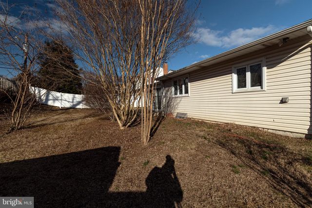 19 WHITEKIRK DR, Wilmington, DE 19808