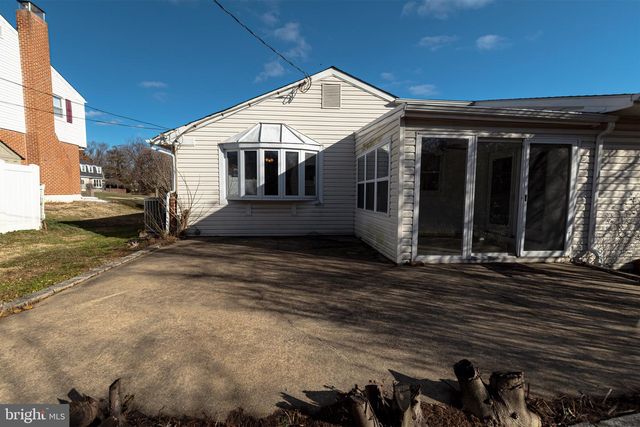 19 WHITEKIRK DR, Wilmington, DE 19808