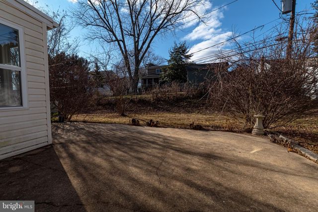 19 WHITEKIRK DR, Wilmington, DE 19808