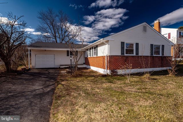 19 WHITEKIRK DR, Wilmington, DE 19808