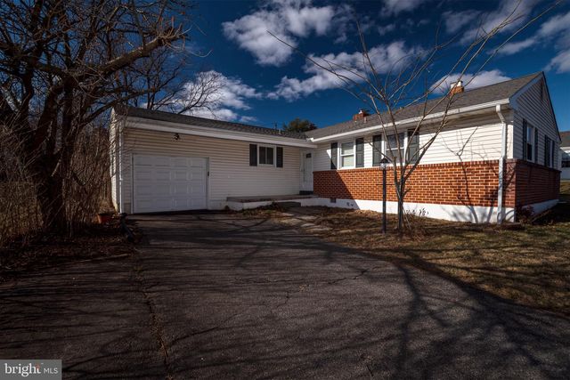 19 WHITEKIRK DR, Wilmington, DE 19808