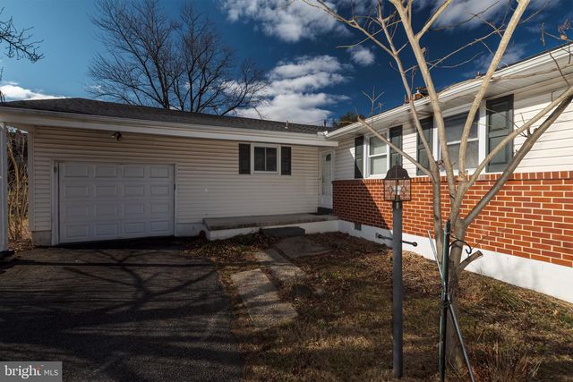 19 WHITEKIRK DR, Wilmington, DE 19808