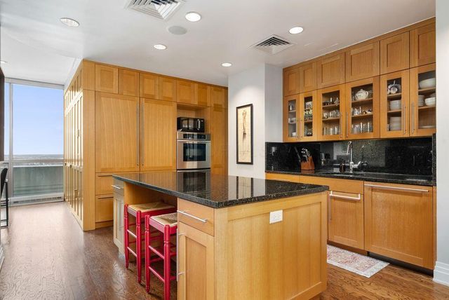 1 Miranova Place, 2200, Columbus, OH 43215