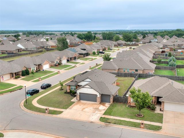 3400 Shutter Ridge Drive, Yukon, OK 73099