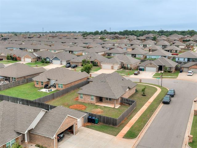 3400 Shutter Ridge Drive, Yukon, OK 73099