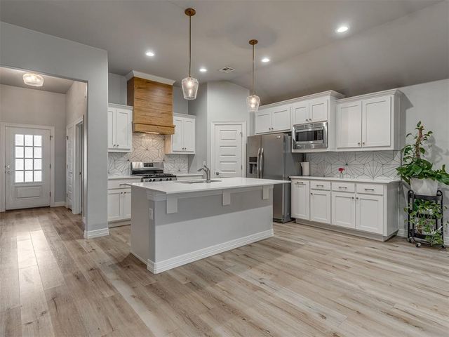 3400 Shutter Ridge Drive, Yukon, OK 73099
