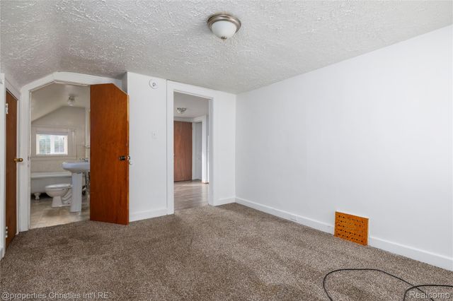 900 Stanley Avenue, Pontiac, MI 48340